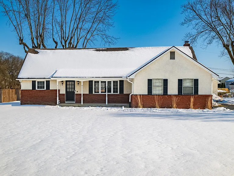 826 Doherty Rd — Photo 6