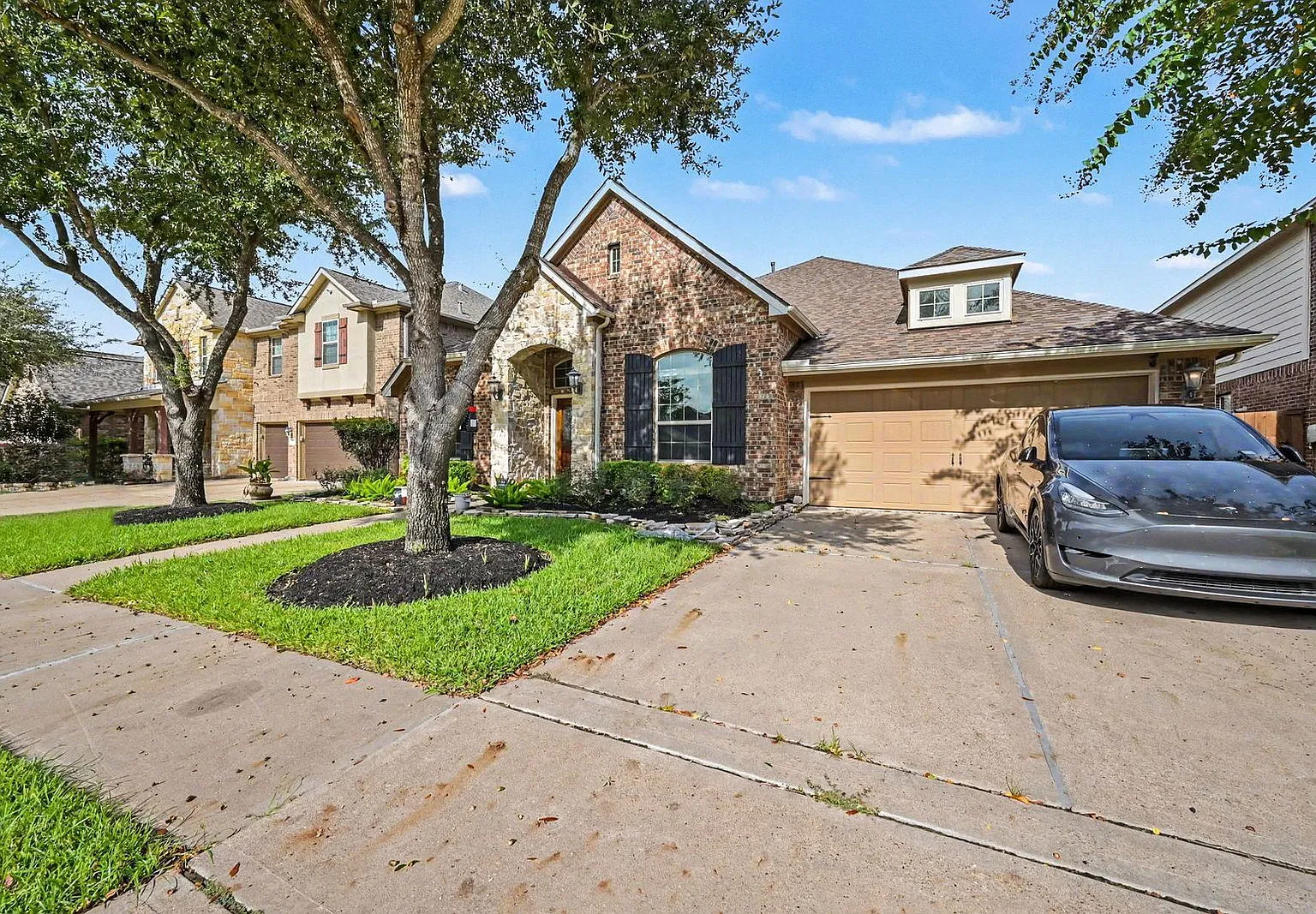 4 bed, 3.5 bath, 3611 sqft, $4,000 — Photo 2