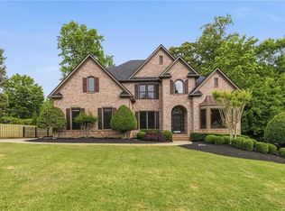 215 Lynwood Ct, Roswell, GA 30075