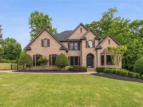 215 Lynwood Ct, Roswell, GA 30075