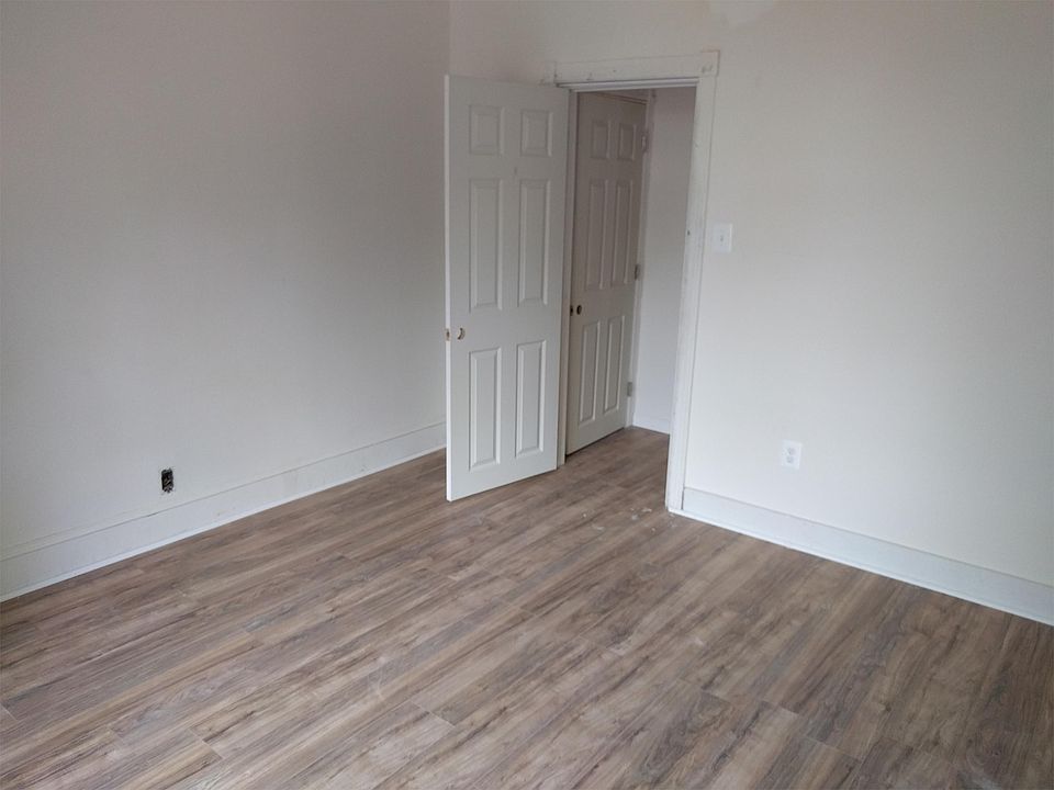 1st image of 256 W Apsley St #3