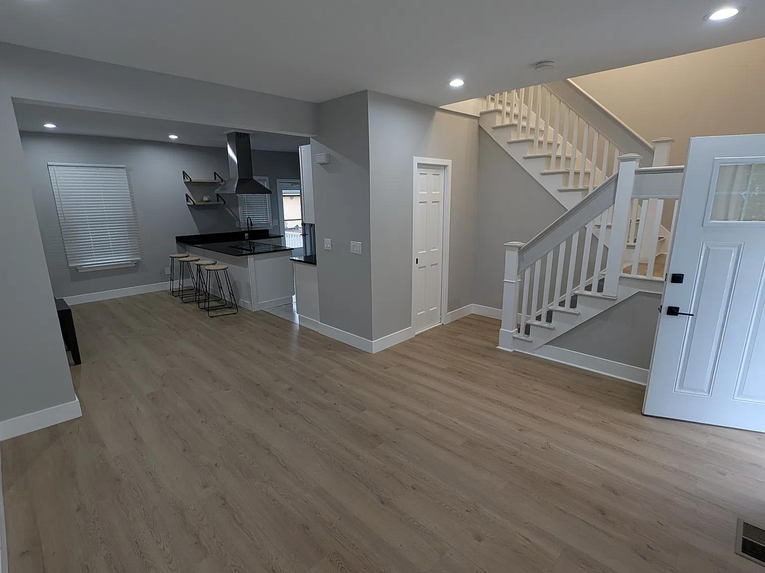 3 bed, 1.5 bath, 1065 sqft, $2,175 — Photo 3