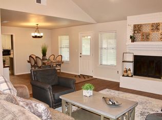 2701 W Creek Dr, El Campo, TX 77437