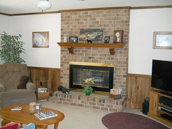 4th image of 103 Hall St