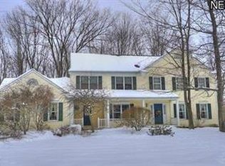 300 Whitetail Dr, Chagrin Falls, OH 44022