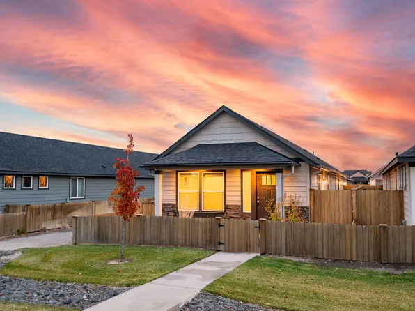 3264 NW 10th St, Redmond, OR 97756