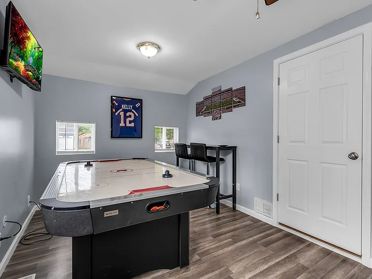 162 Southgate Rd — Photo 4