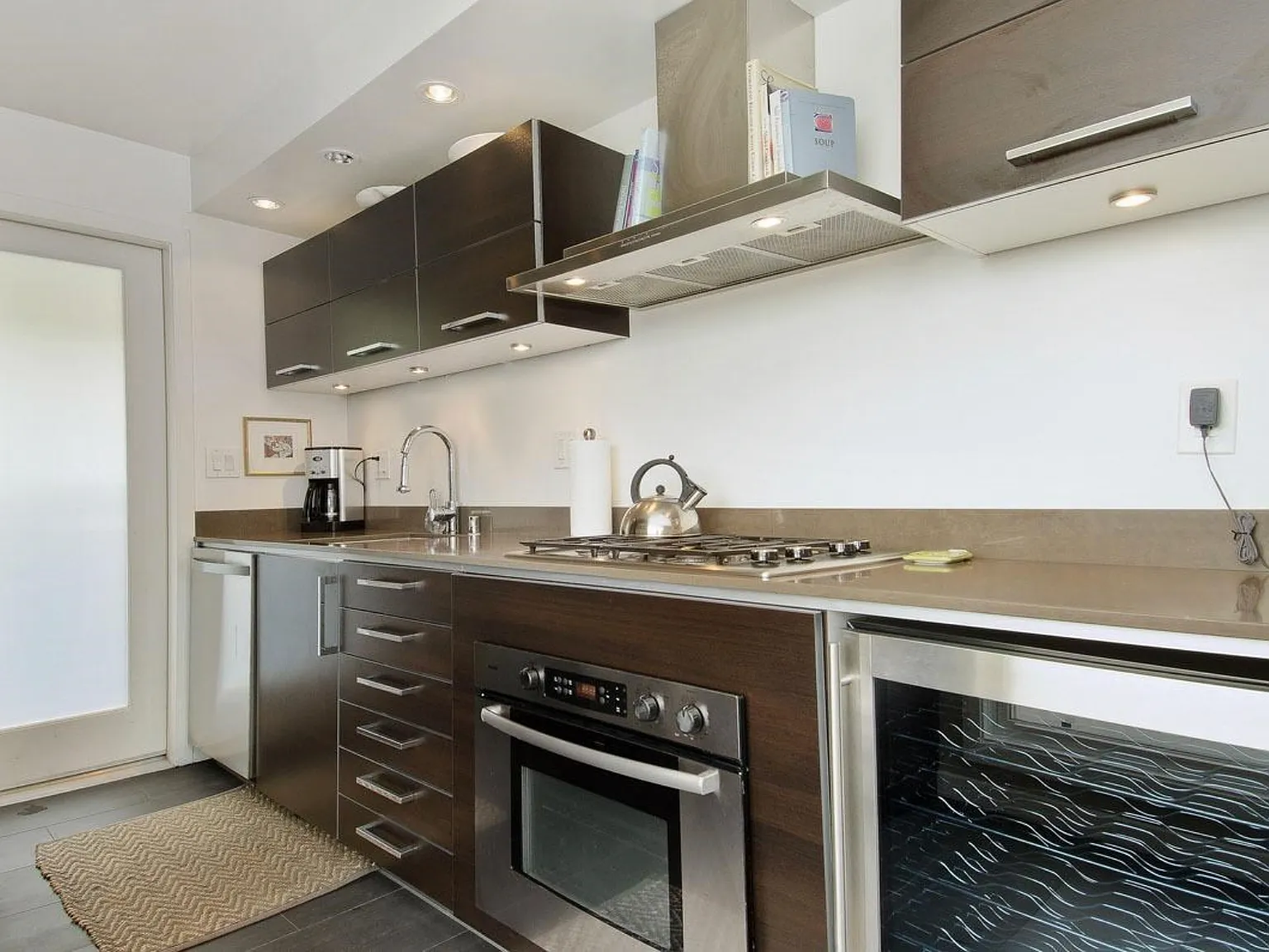 2 bed, 800 sqft, $6,000 — Photo 3