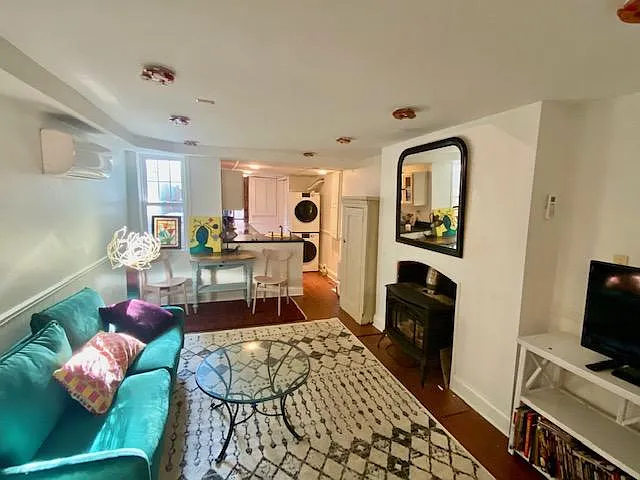 1630 S Charles St #BASEMENT — Photo 2
