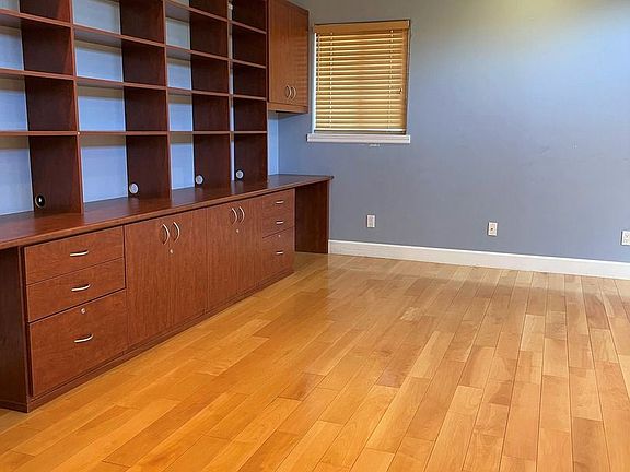 3rd image of 1036 Kenbridge Ct