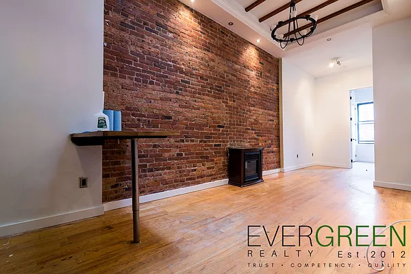 Rented by Pinn Realty | media 22