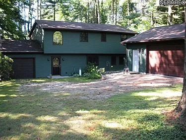 9142 N Shore Dr NE photo 1