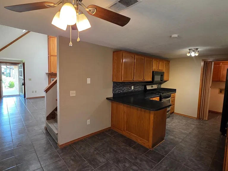 621 Stoneridge Dr — Photo 14