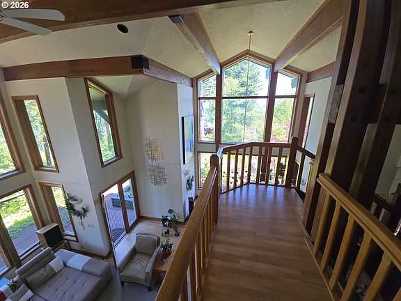 4th image of 3037 NE Rocky Butte Rd