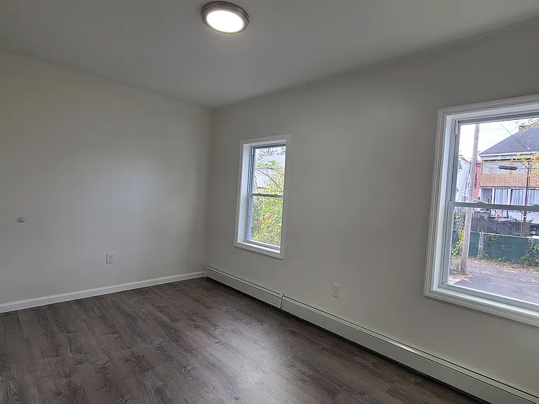 1513 5th Ave #2 — Photo 7