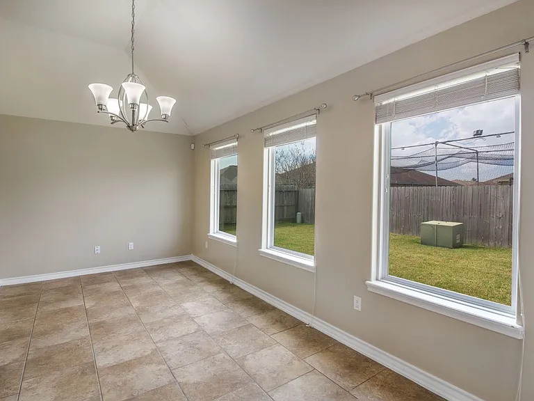 3825 Kangaroo Ct — Photo 10