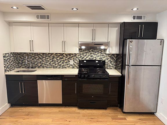 4th image of 794 Halsey St APT 1