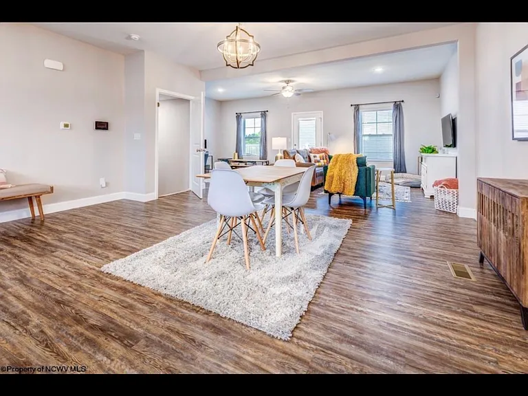 201 Red Oak Ln — Photo 6
