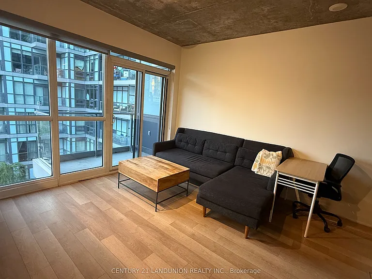 210 Simcoe St #712 — Photo 4