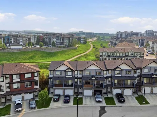 445 NE Sage Hill Grv NW, Calgary, AB T3R 0Z8