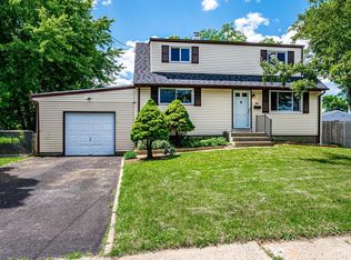 39 Nicholas Dr, Old Bridge, NJ 08857