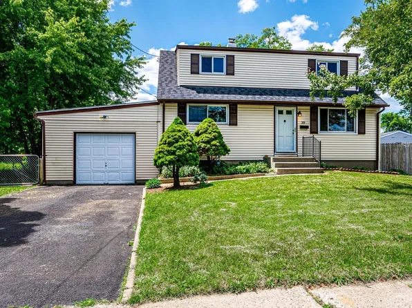 39 Nicholas Dr, Old Bridge, NJ 08857