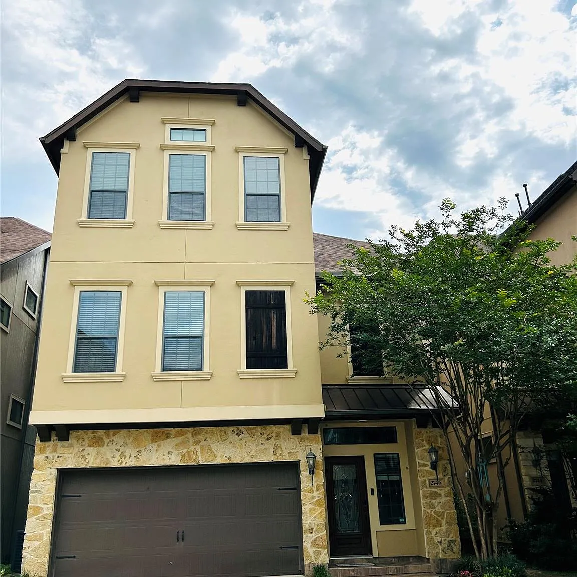 4 bed, 3.5 bath, 2805 sqft, $2,800 — Photo 1