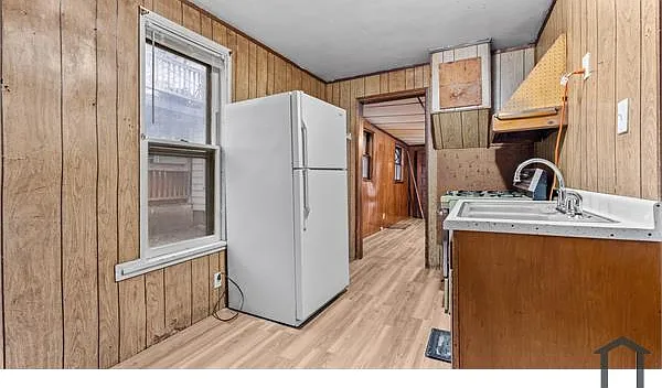 1146 N Main St — Photo 12