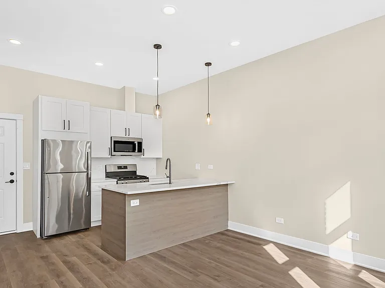 1218 W Lexington St — Photo 17