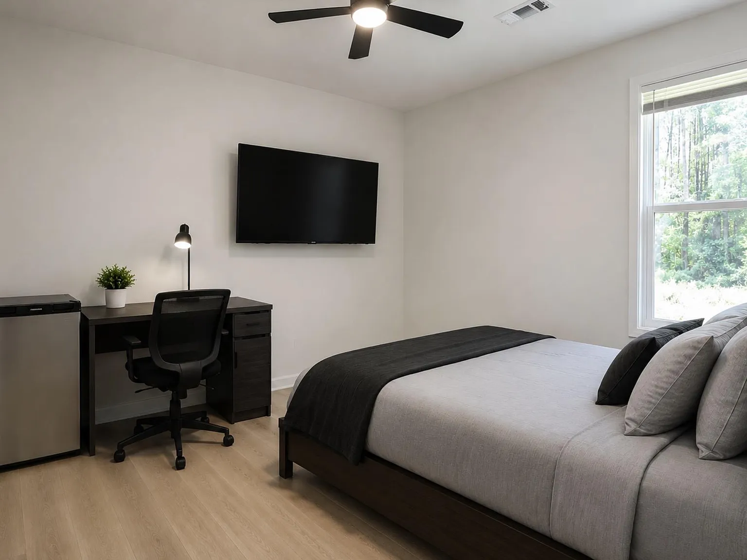 4 bed, 2.0 bath, 1100 sqft, $815 — Photo 1
