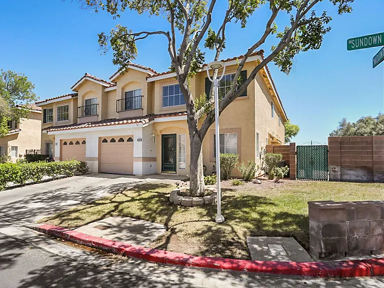 6545 Sundown Heights Ave — Photo 2