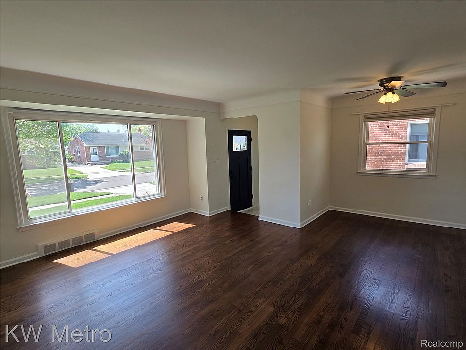 122 Jeffrey Ave, photo 2