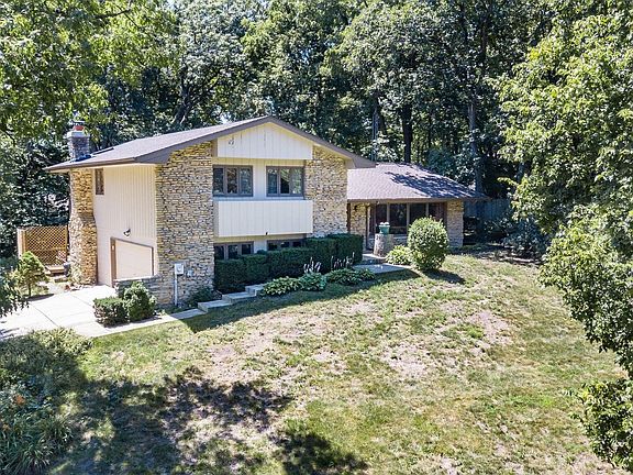 4th image of 24509 W Guinevere Ln
