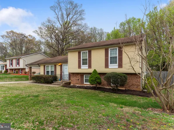 2113 Powder Horn Dr, Fort Washington, MD 20744