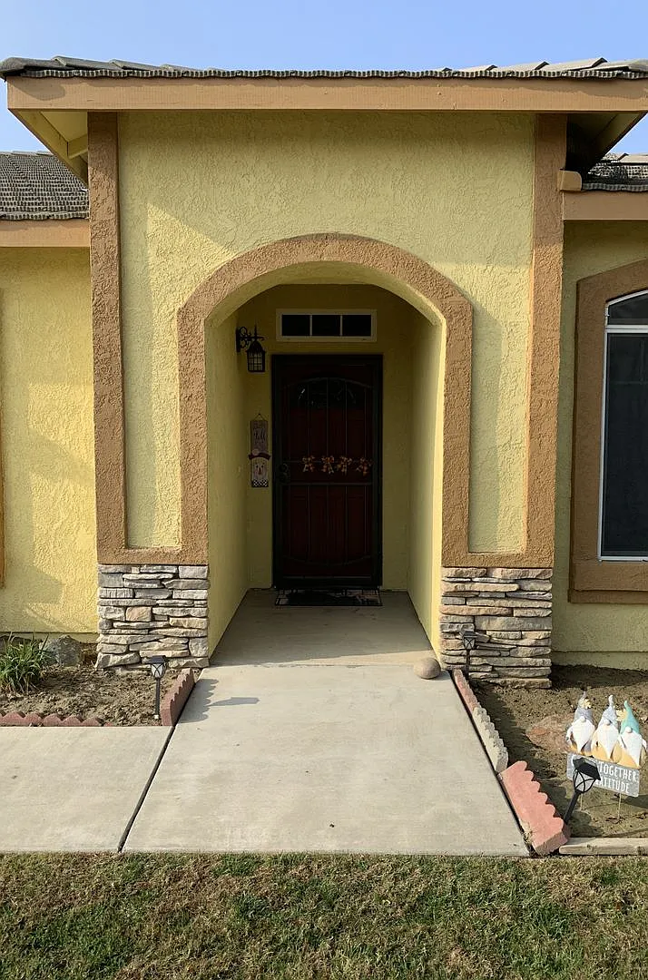 3 Bedroom Home 2 Bath Solar Home — Photo 2