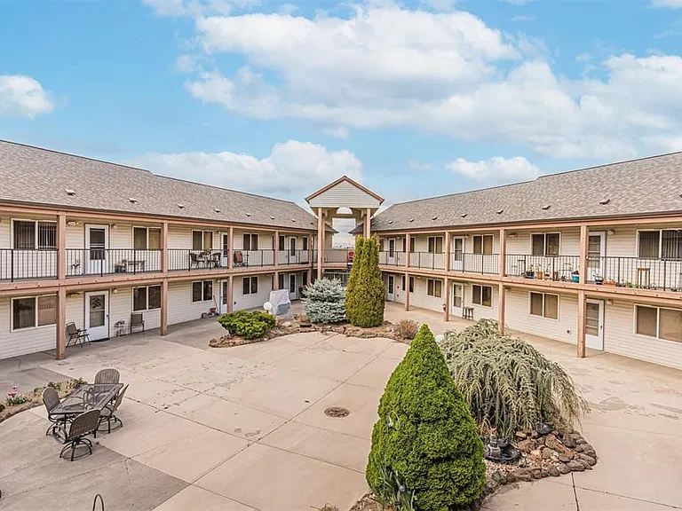 1-bedroom rental at 787 Nw Canal Blvd, Redmond, OR