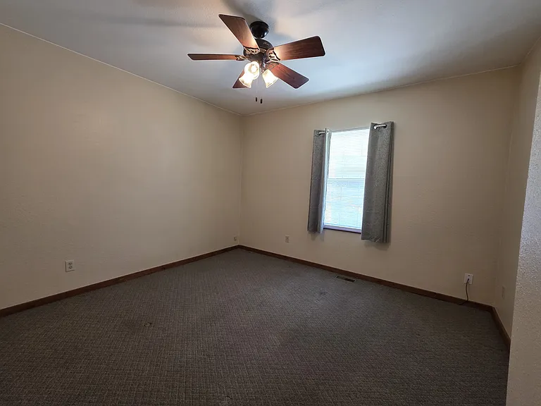 323 S East St — Photo 5