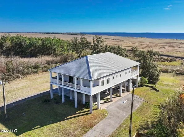 8925 Neptune Ave, Ocean Springs, MS 39564