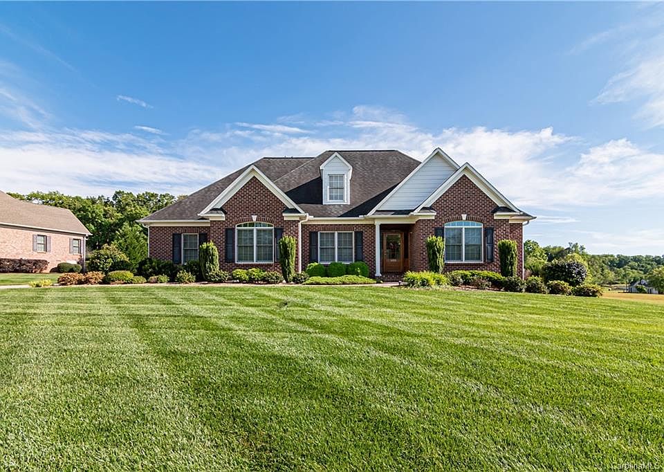 1st image of 605 Laurel Valley Way