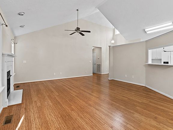 2nd image of 121 Orchard Park Dr