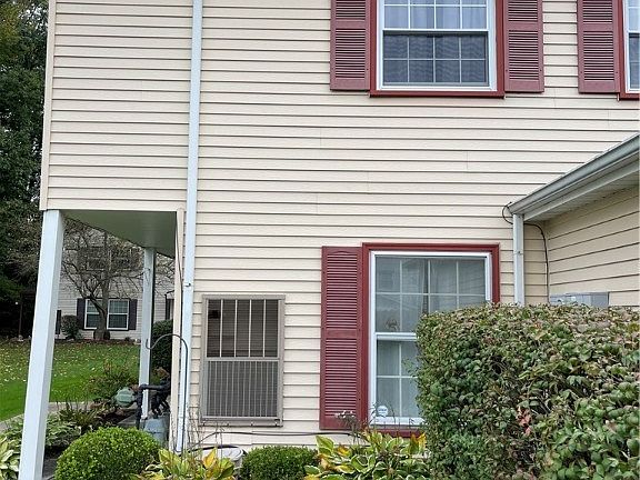 2nd image of 3425 Beaver Trl APT A