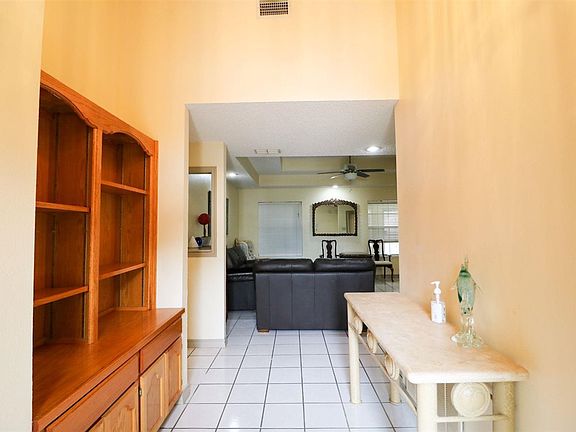 4th image of 1613 Sherwood Dr