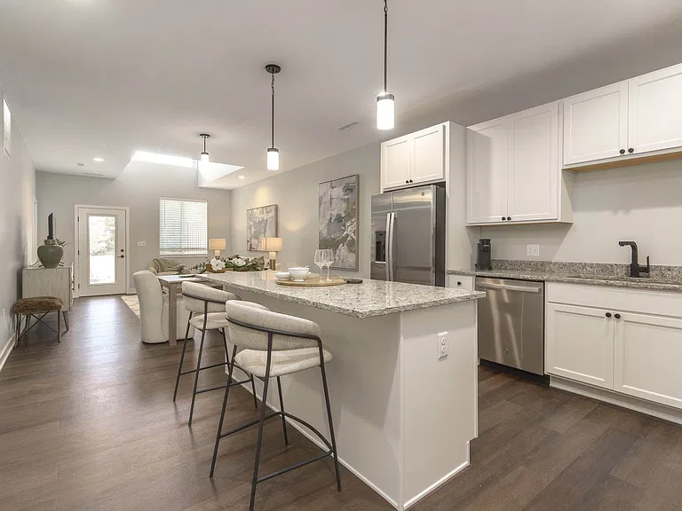 Woodview Commons — Photo 43