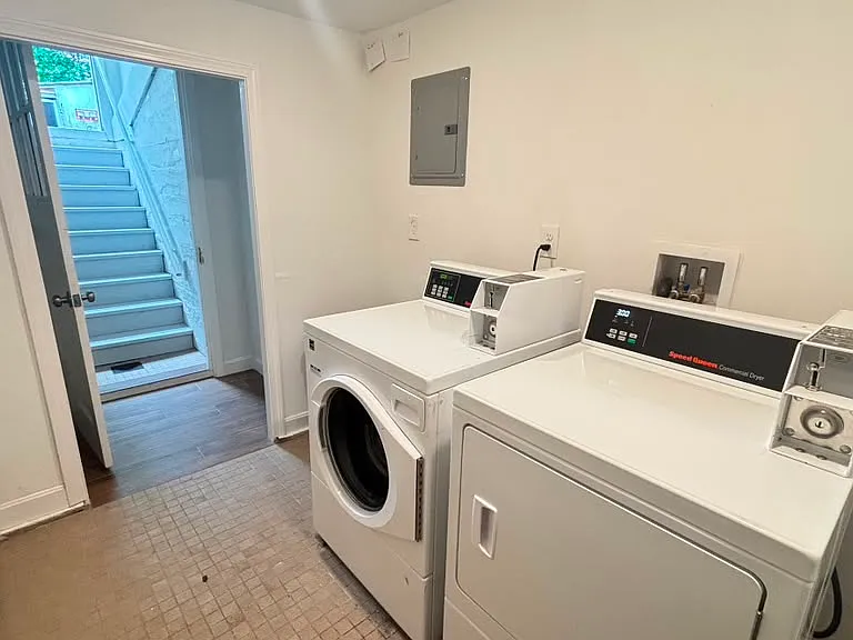 29 Newton Pl #B — Photo 18