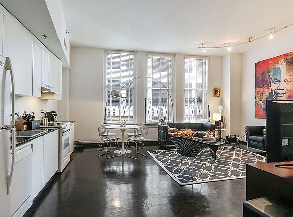 2nd image of 334 Carondelet St APT 305