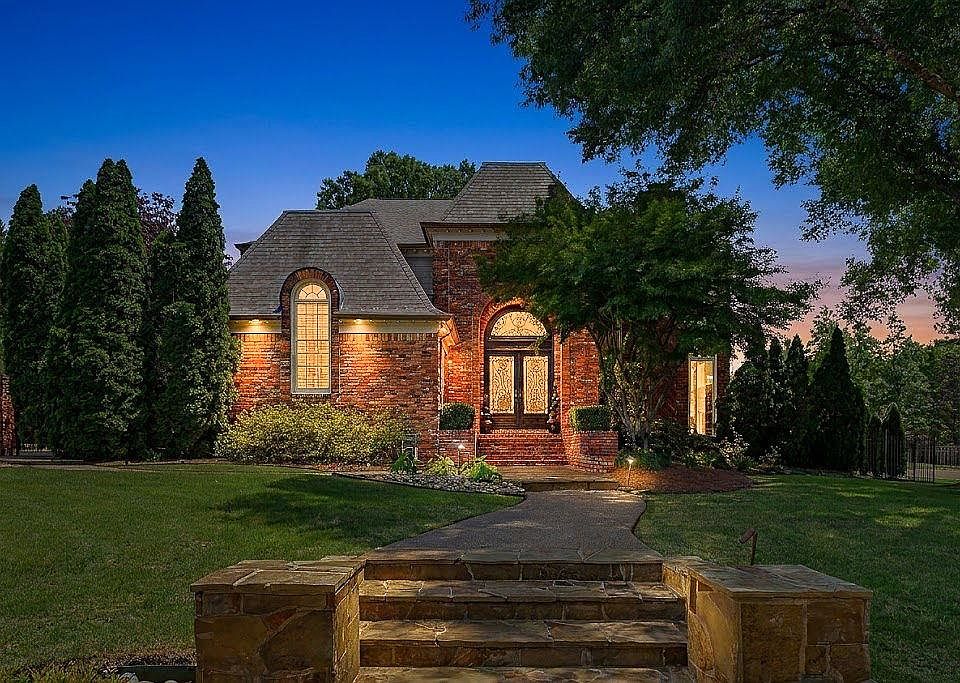1st image of 3318 Clubhill Dr