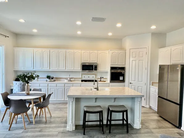 217 Sussex Ct, Discovery Bay, CA 94505