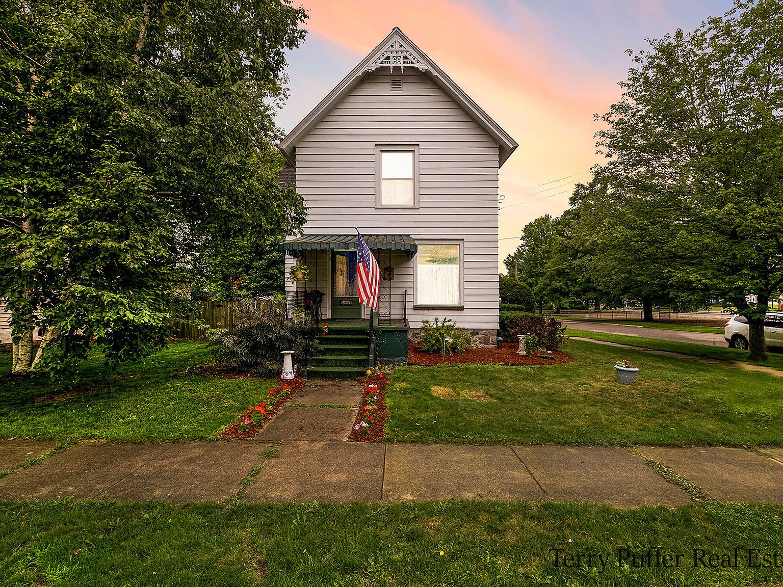 403 Pearl St, Belding, MI 48809 Zillow