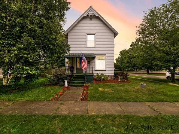 403 Pearl St, Belding, MI 48809