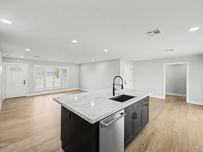 8440 E Palm Ln — Photo 8